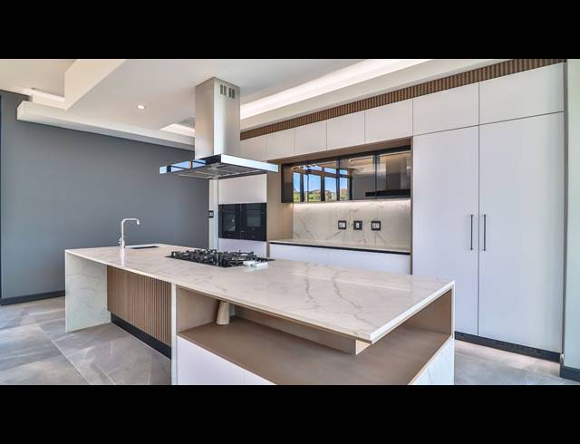 5 BEDROOM FREESTANDING FOR SALE IN UMHLANGA RIDGE